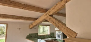 Décapage en Aérogommage poutre en bois à Garéoult dans le VAR