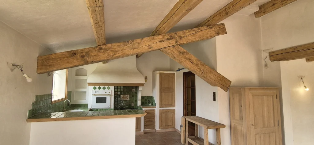 Décapage en Aérogommage poutre en bois à Garéoult dans le VAR Après