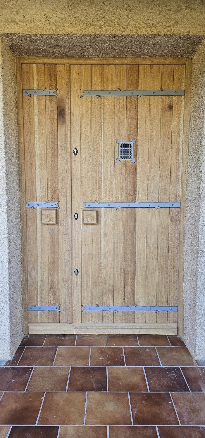 Décapage porte en bois Les Arcs 83