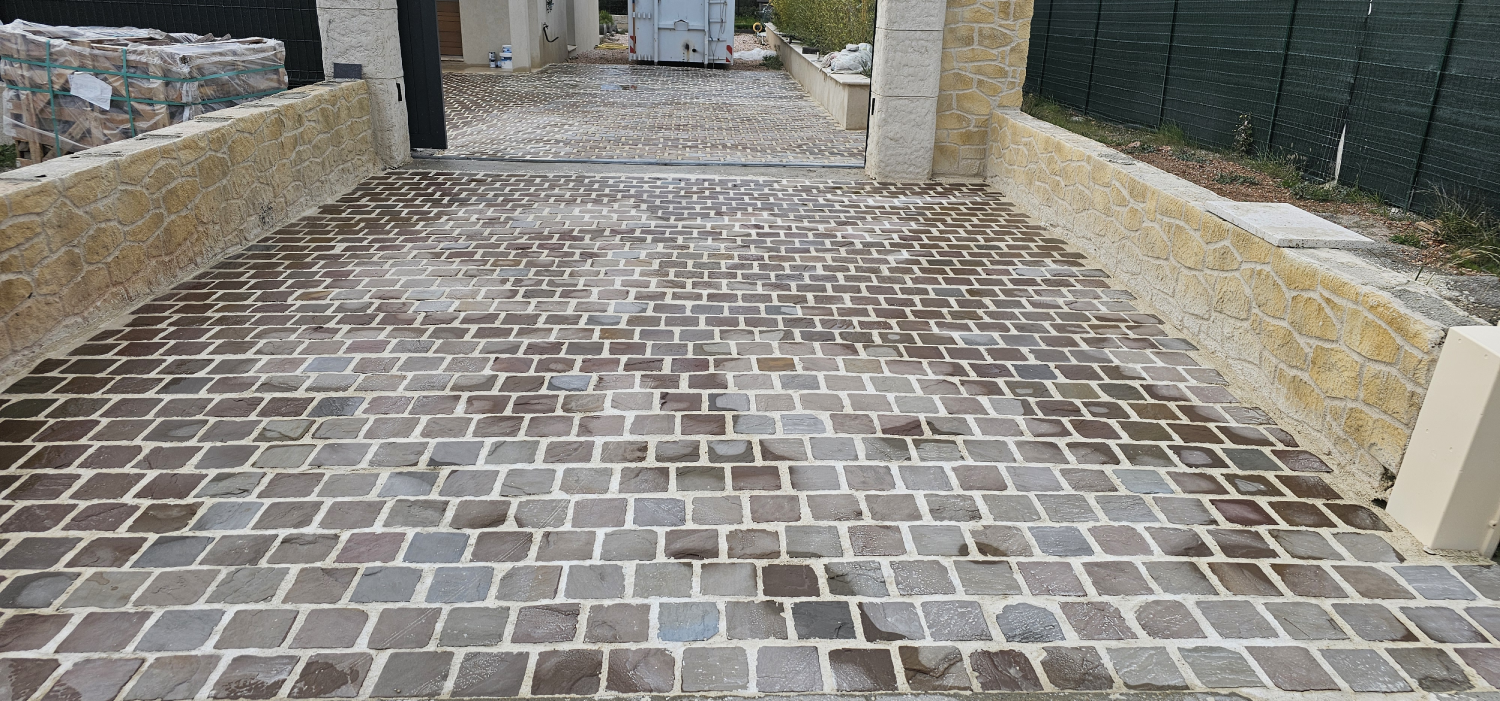 Intervention d'hydrogommage et de décapage sur sol à Lorgues