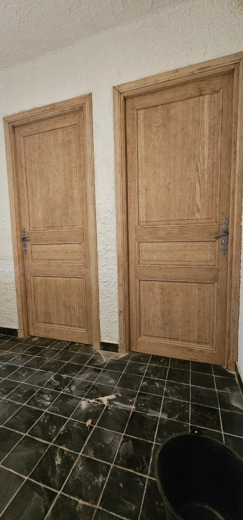 Porte en bois décapées