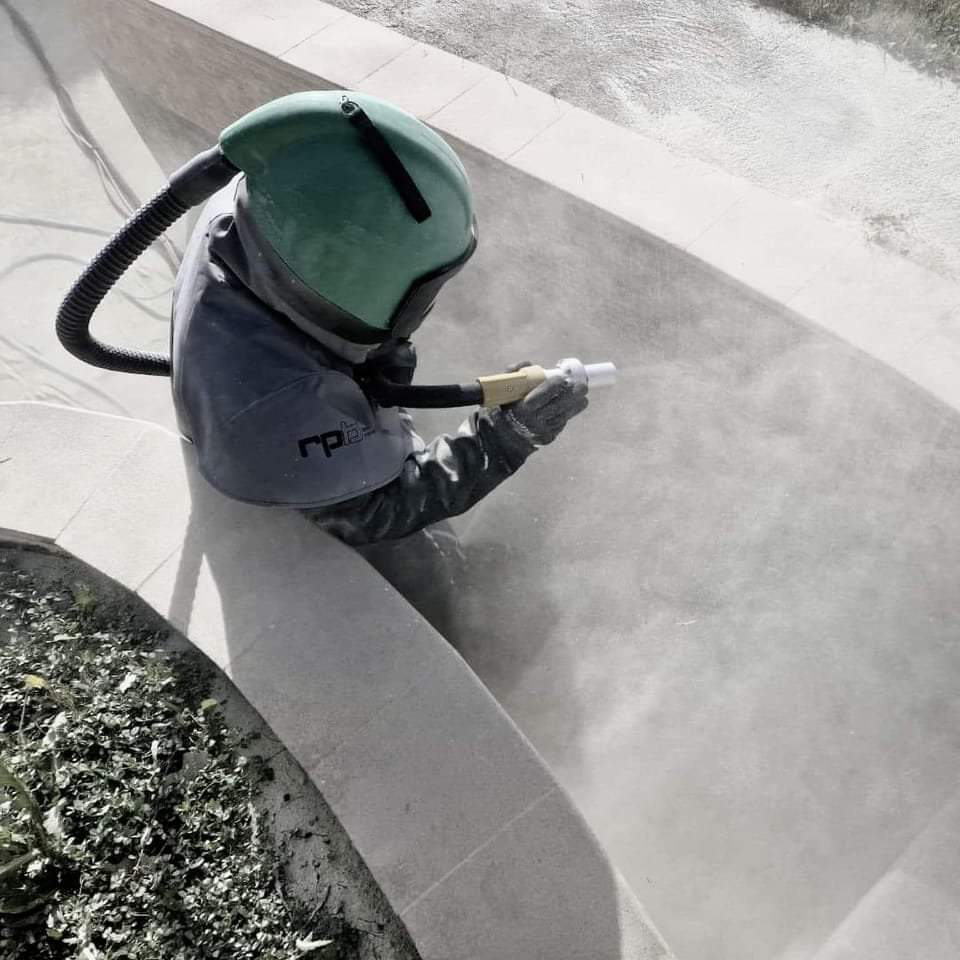 Sablage piscine béton à Rocbaron