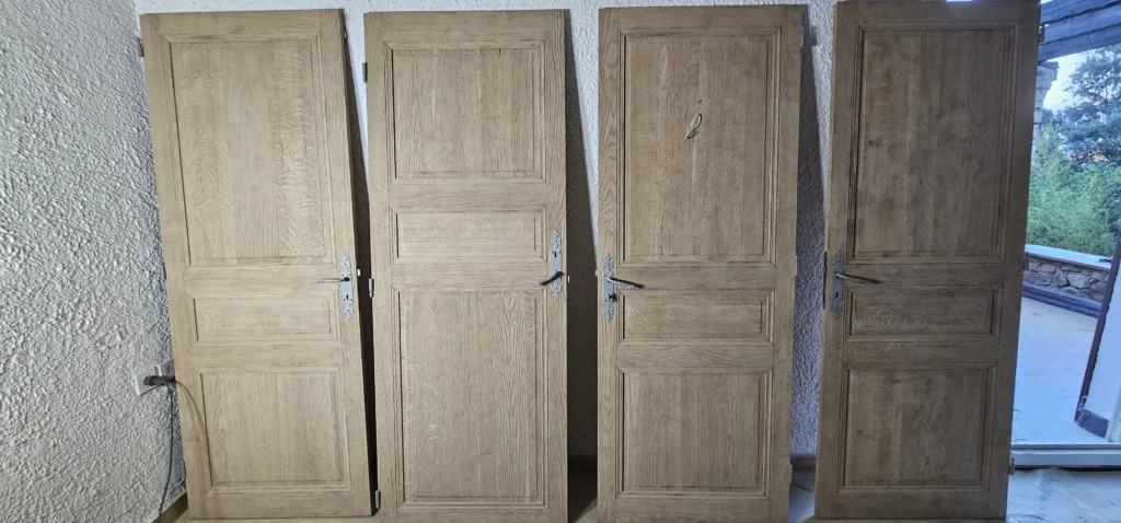 porte en bois après décapage
