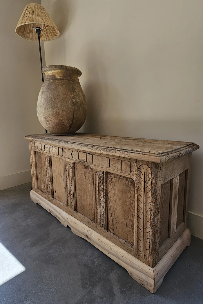 Décapage par aérogommage d'un meuble en bois à La Valette-du-Var par un artisan